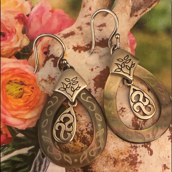 Silpada Sterling Silver and Etched Shell Earrings. - Picture 5 of 6